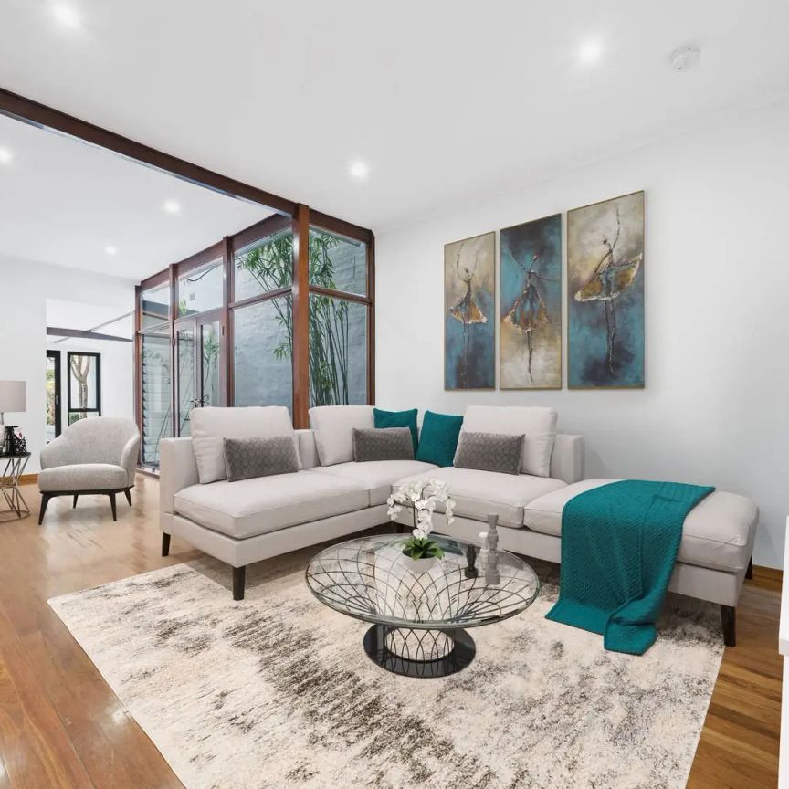 Charming 3 Bedroom Terrace in Prime Position - Photo 1