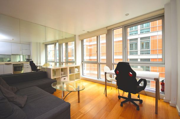 Studio Flat, Ontario Tower, E14 - Photo 1