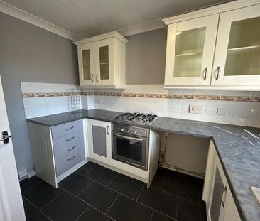 3 bedroom end of terrace house to rent - Photo 1