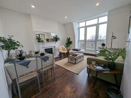 Spacious Two Bedroom Top Floor Flat In Shoot-Up-Hill NW2 - Photo 2