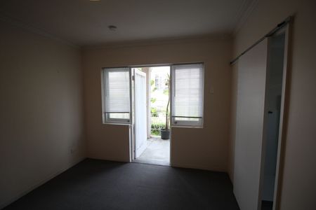 One Bedroom Unit - Superb Location! - Photo 3