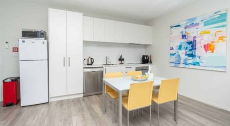 Trendy 2 Bedroom Ground Floor Apartment - Photo 2