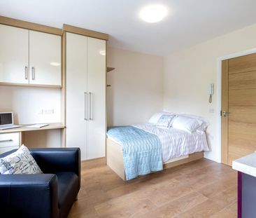 Apt 9, Lofthouse Residence - Photo 3