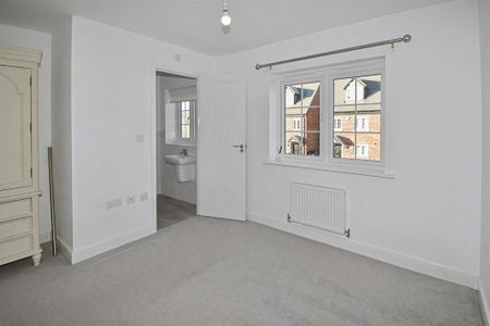 3 bedroom semi-detached house to rent - Photo 4