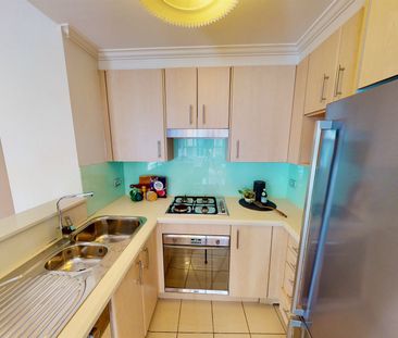 Sunny 1-Bedroom Apartment with New Carpet in Prime Waterloo Location - Photo 5