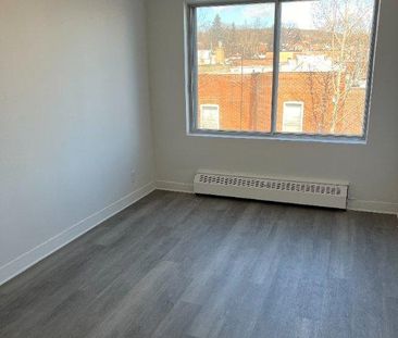 3½ Apartment Available - A louer • For Rent - Photo 4
