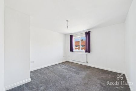 2 bedroom end of terrace house to rent - Photo 2