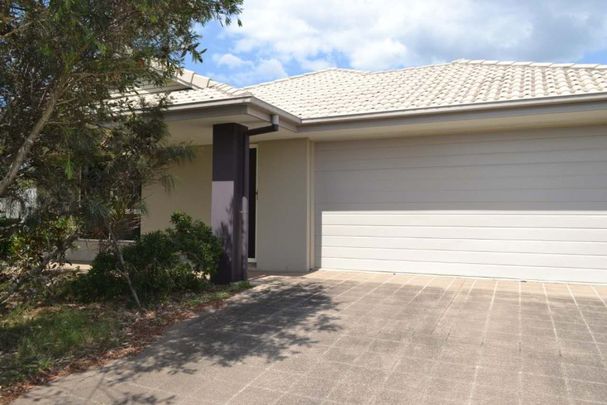 SPACIOUS 3 BEDROOM HOUSE!!READY TO MOVE IN - Photo 1