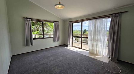 Browns Bay, 3 Bedrooms, $750 - Photo 3