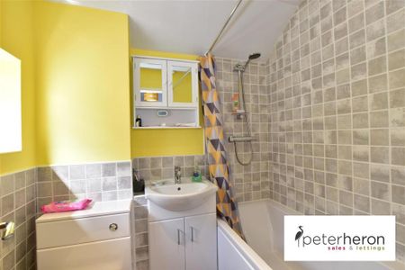 2 bedroom semi-detached house to rent - Photo 4