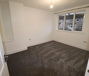 4 bedroom semi-detached house to rent - Photo 2