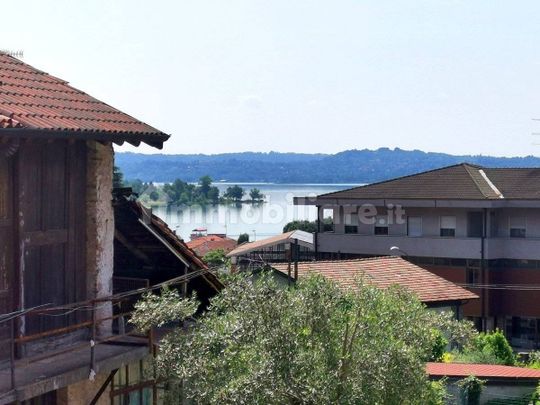 Bilocale via F. De Ambrosis, Centro, Gavirate - Photo 1
