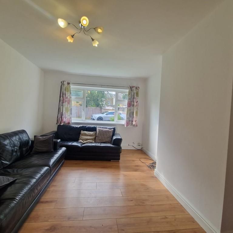 2 bedroom ground floor flat to rent - Photo 1