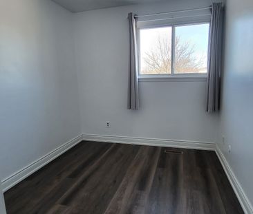 For Lease - 626 Abana Road, Mississauga, Ontario - Photo 2