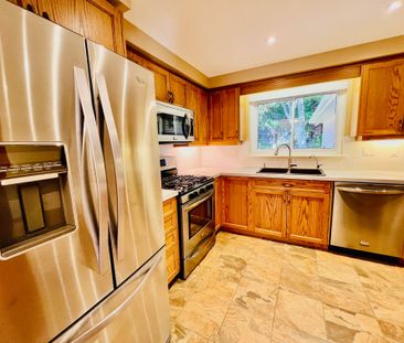 For Lease - 74 Devins Drive, Aurora, Ontario - Photo 1