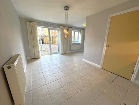 4 bedroom house to rent Eugene Way, Eastbourne, East Sussex, BN23 - Photo 4