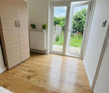 Room in a Shared Flat, Woodmansterne Road, SW16 - Photo 3