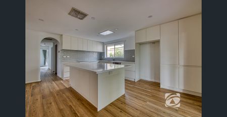 RENOVATED WITH STYLE & ROOM TO ENTERTAIN - Photo 5