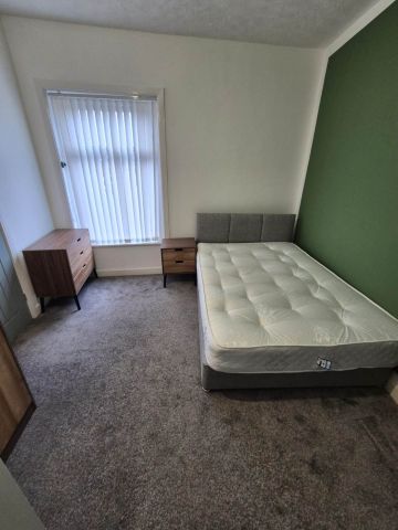 Hall Lane, Bolton - Photo 5