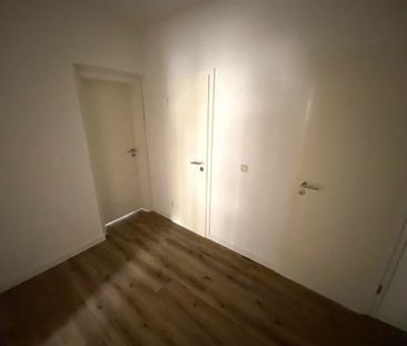 Ruhige Lage! Tolle 2-Zi. Whg mit Balkon, Bad mit Fenster! - Photo 3