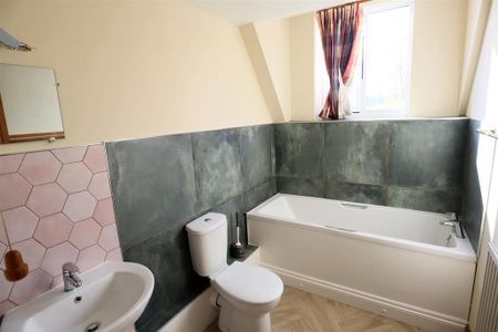 5 bedroom detached house to rent - Photo 3