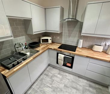 1 bedroom in a house share to rent - Photo 3
