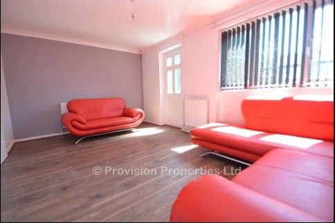 3 Bedroom Student Properties Leeds - Photo 1