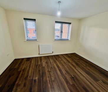 4 bedroom semi-detached house to rent - Photo 5