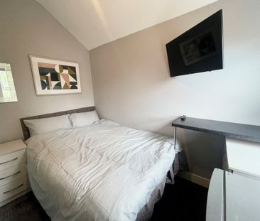 Room 1, Birmingham, B27 - Photo 6