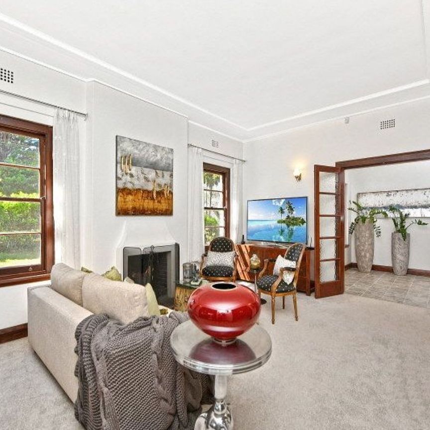 Exquisite Single-Level Family Residence in Coveted Killara Locale - Photo 1