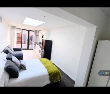 Studio to rent - Photo 4