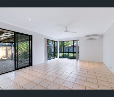 Fresh, Modern & Family Friendly Living in a Quiet Cul-de-Sac! - Photo 3