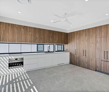 Luxurious Top Floor Unit with Terrace, Ocean Views. Water and Elect... - Photo 6