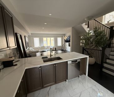 For Lease - 30 Vantage Loop Avenue Unit# MAIN, Newmarket, Ontario - Photo 2