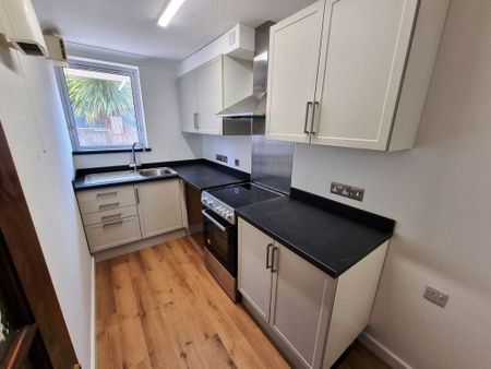 1 bedroom semi-detached house to rent - Photo 3