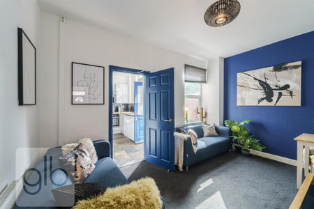 1 bedroom in a house share to rent - Photo 3