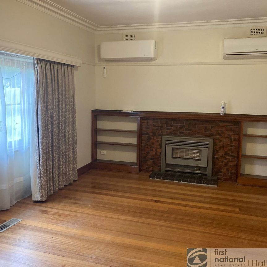 ESTABLISHED FAMILY HOME! - Photo 1