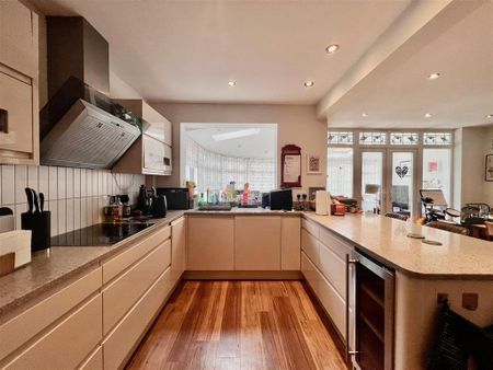 4 bedroom semi-detached house to rent - Photo 2