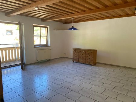 <h1 class="md:text-xl md:leading-6 mt-4 md:mt-10 lg:mb-6 mb-3 text-primary-500 font-semibold text-base leading-5"> Wohnung in Zenting </h1> - Photo 2