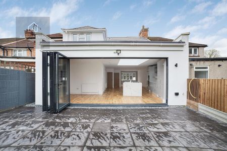 5 bedroom semi-detached house to rent - Photo 2
