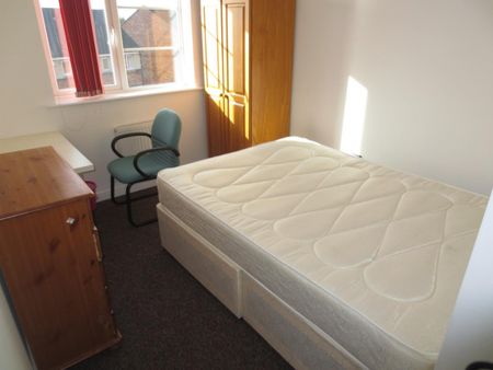 4 bedroom House To Let - Photo 2