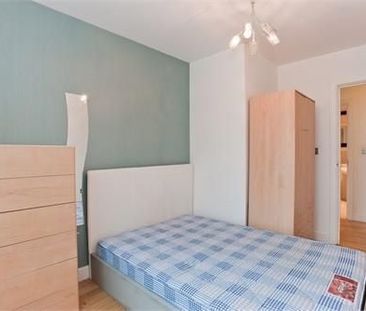 2 Bed Flat, Angel Lane, E15 - Photo 3