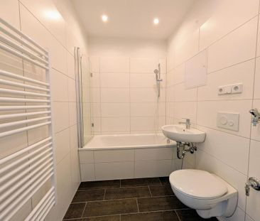 Modern Sanierte 3-Raum-Wohnung mit Badewanne - Photo 6