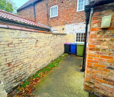 Terraced House to rent on - Photo 5