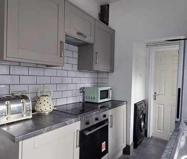 2 bedroom end of terrace house to rent - Photo 5