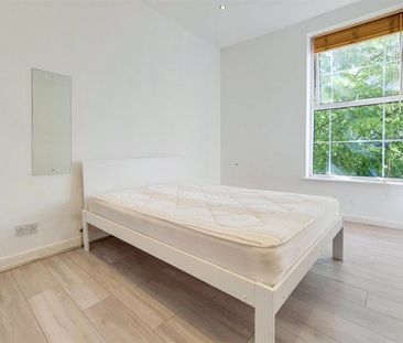 High Street Sutton, Mitcham, SM1 - Photo 2