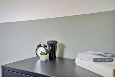 1 bedroom in a house share to rent - Photo 5