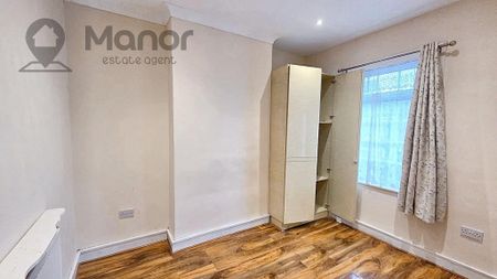 4 bedroom terraced house to rent - Photo 3