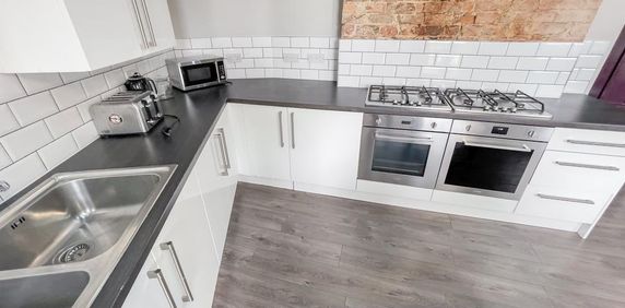 1 bedroom in a house share to rent - Photo 2
