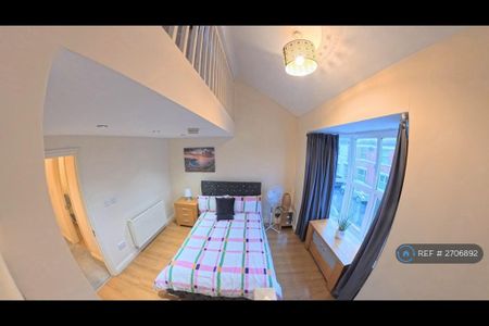 4 bedroom terraced house to rent - Photo 3